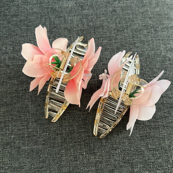 Set of 2 Flower Claw Clip - Picture 2 of 5